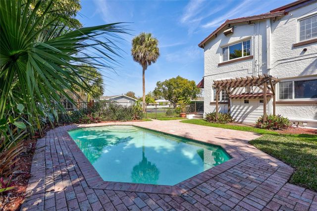 120 PARK STREET N, St Petersburg, FL 33710