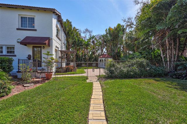 120 PARK STREET N, St Petersburg, FL 33710