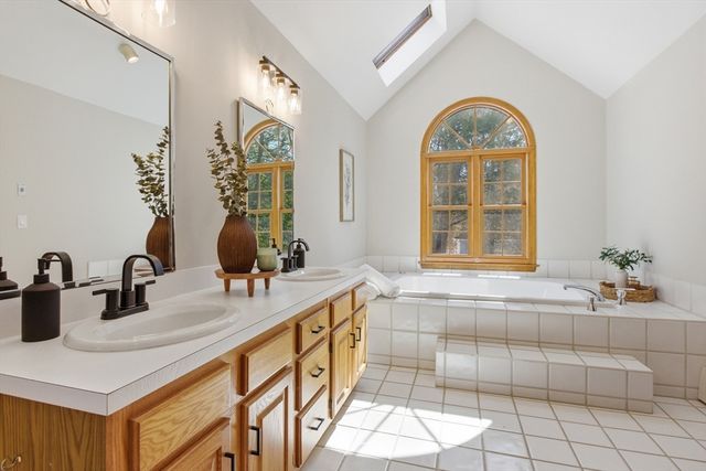 58 Kelleher St, Marlborough, MA 01752