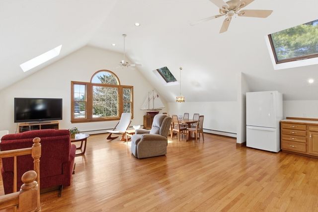 58 Kelleher St, Marlborough, MA 01752