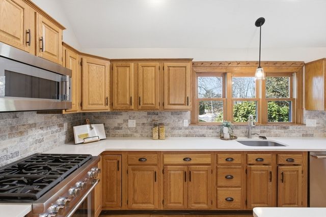 58 Kelleher St, Marlborough, MA 01752