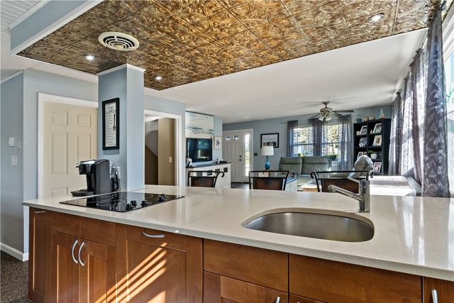 86 Quannacut Road A, Westerly, RI 02891