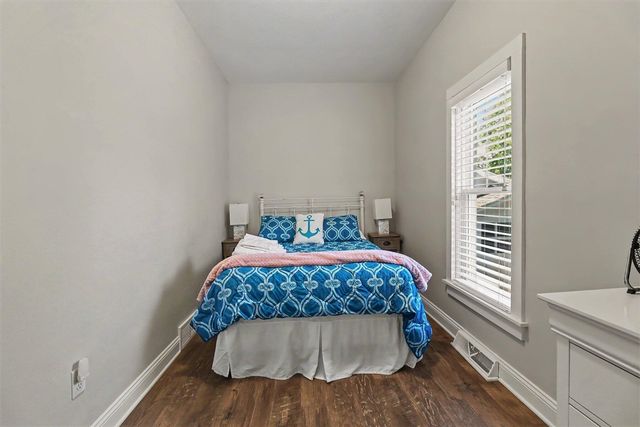 382 E 3rd Street, Pentwater, MI 49449