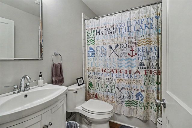 382 E 3rd Street, Pentwater, MI 49449