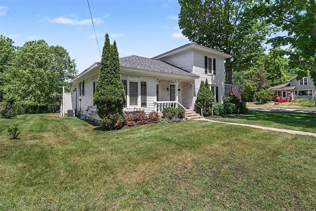 382 E 3rd Street, Pentwater, MI 49449