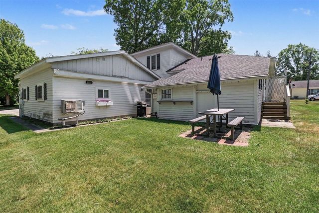 382 E 3rd Street, Pentwater, MI 49449