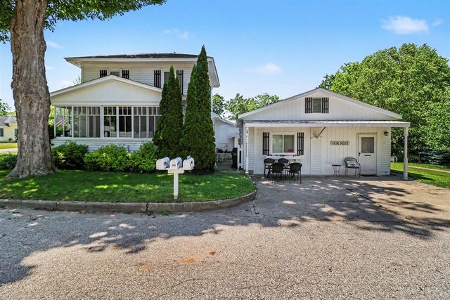 382 E 3rd Street, Pentwater, MI 49449