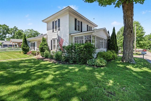 382 E 3rd Street, Pentwater, MI 49449