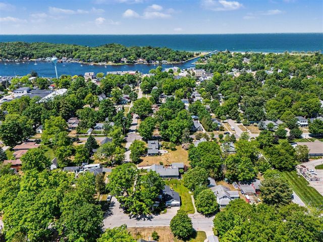 382 E 3rd Street, Pentwater, MI 49449