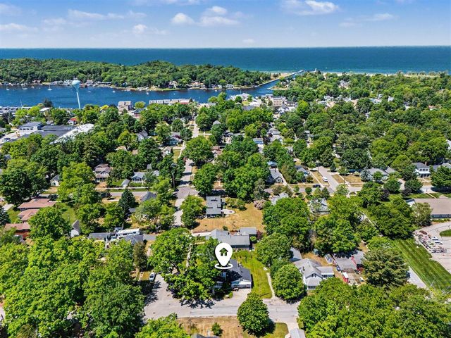 382 E 3rd Street, Pentwater, MI 49449