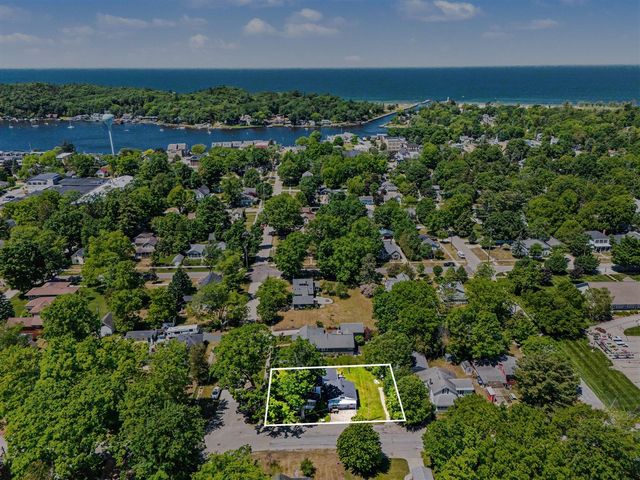 382 E 3rd Street, Pentwater, MI 49449