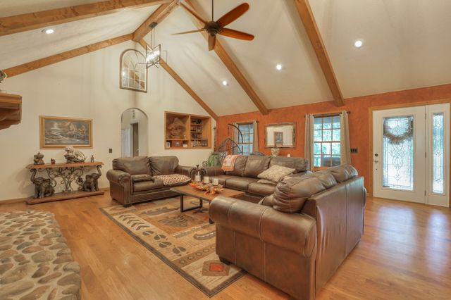 118 Robert Simmons Rd, Westmoreland, TN 37186