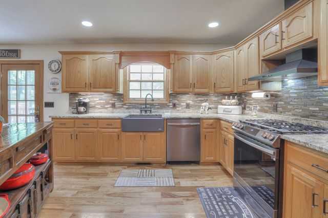 118 Robert Simmons Rd, Westmoreland, TN 37186