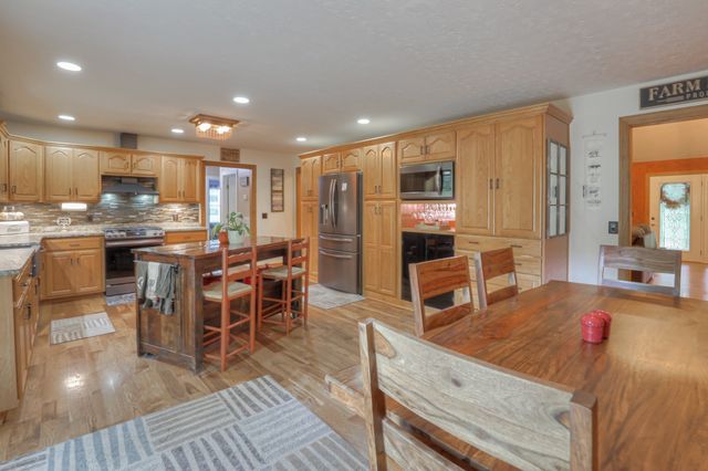 118 Robert Simmons Rd, Westmoreland, TN 37186