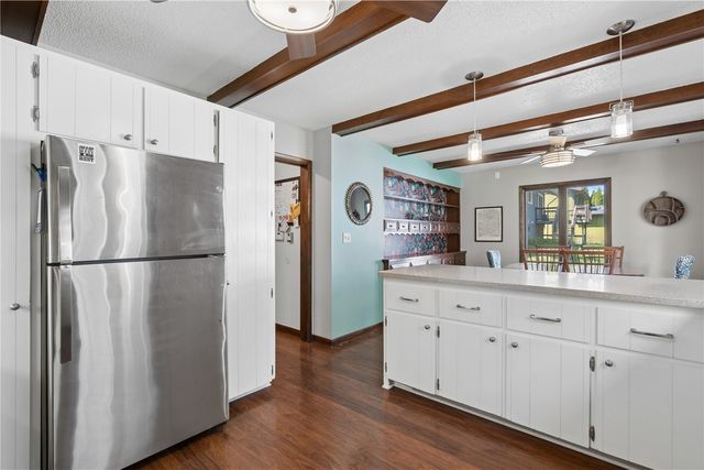 912 Juniper Dr, Iowa City, IA 52245