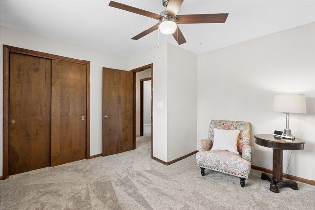 912 Juniper Dr, Iowa City, IA 52245