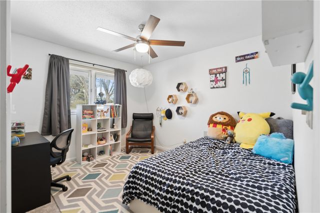 912 Juniper Dr, Iowa City, IA 52245
