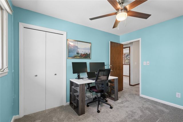 912 Juniper Dr, Iowa City, IA 52245