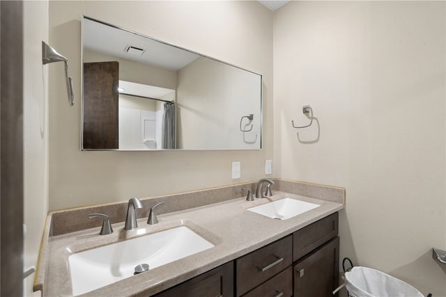 912 Juniper Dr, Iowa City, IA 52245