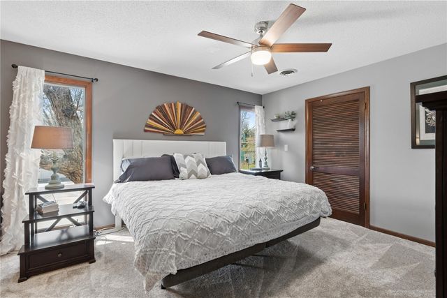 912 Juniper Dr, Iowa City, IA 52245