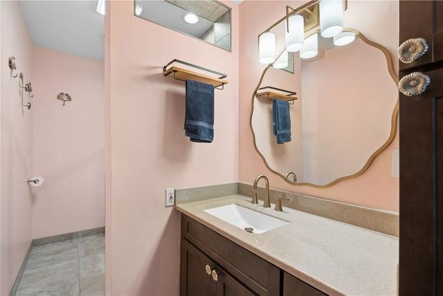 912 Juniper Dr, Iowa City, IA 52245