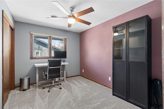 912 Juniper Dr, Iowa City, IA 52245