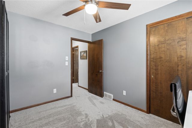 912 Juniper Dr, Iowa City, IA 52245