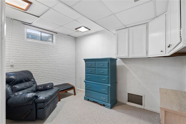 912 Juniper Dr, Iowa City, IA 52245