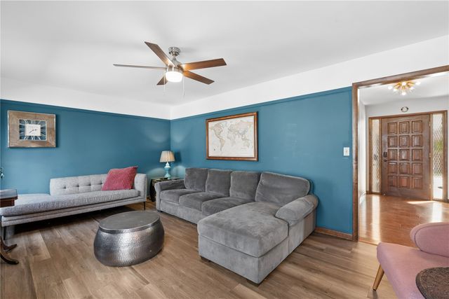 912 Juniper Dr, Iowa City, IA 52245