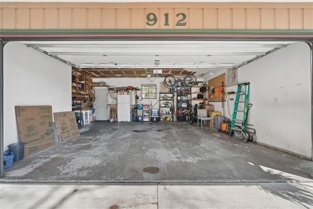 912 Juniper Dr, Iowa City, IA 52245