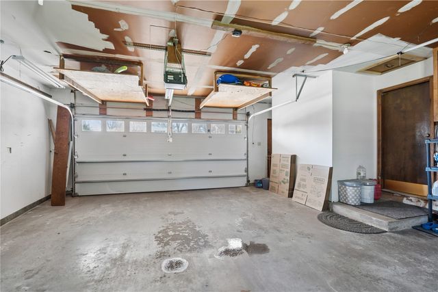 912 Juniper Dr, Iowa City, IA 52245