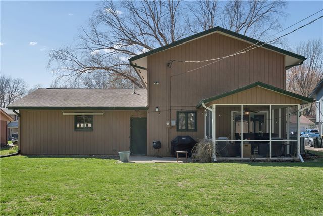 912 Juniper Dr, Iowa City, IA 52245