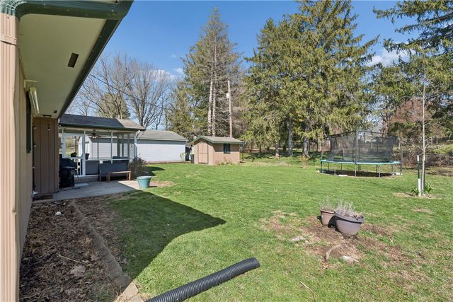 912 Juniper Dr, Iowa City, IA 52245