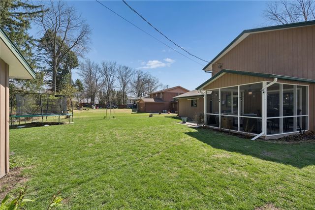 912 Juniper Dr, Iowa City, IA 52245