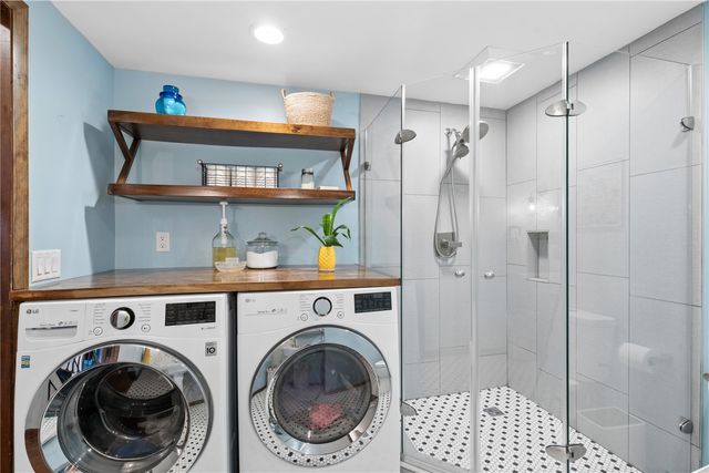 912 Juniper Dr, Iowa City, IA 52245