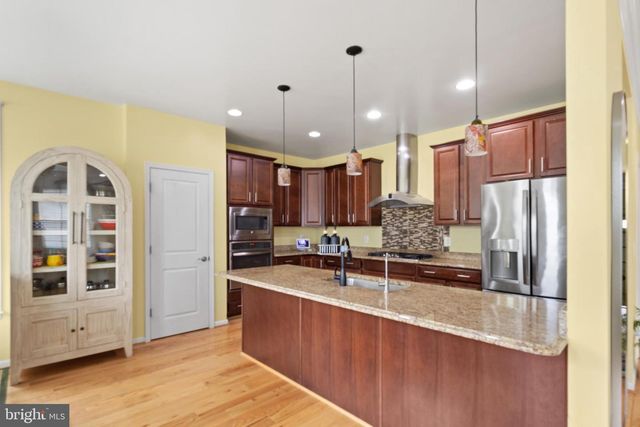 24839 SOMERBY DR, Chantilly, VA 20152