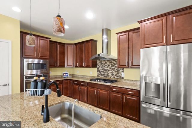 24839 SOMERBY DR, Chantilly, VA 20152