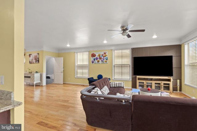 24839 SOMERBY DR, Chantilly, VA 20152