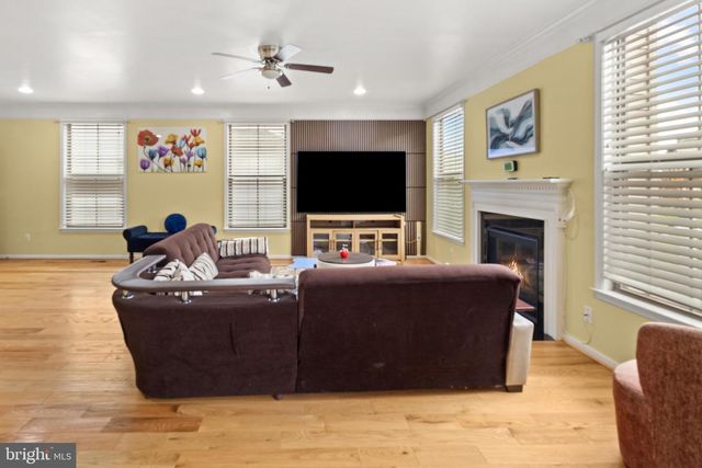 24839 SOMERBY DR, Chantilly, VA 20152