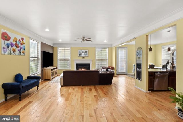 24839 SOMERBY DR, Chantilly, VA 20152