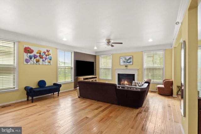 24839 SOMERBY DR, Chantilly, VA 20152