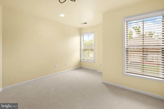 24839 SOMERBY DR, Chantilly, VA 20152