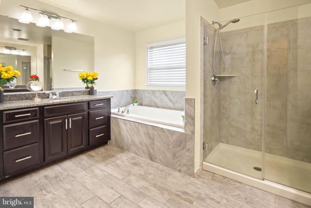 24839 SOMERBY DR, Chantilly, VA 20152