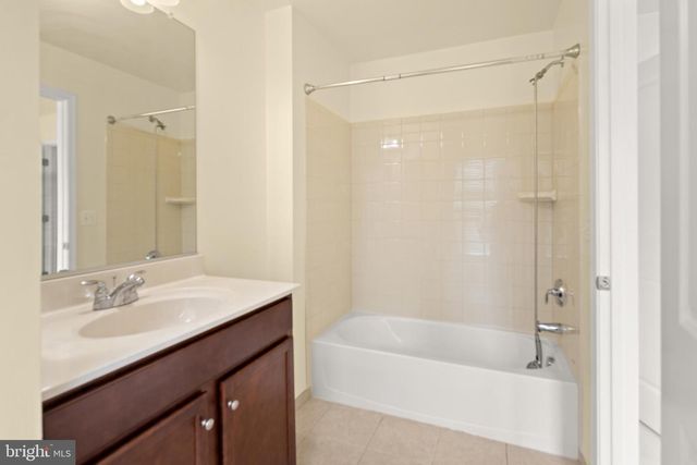 24839 SOMERBY DR, Chantilly, VA 20152