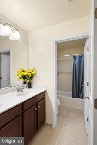 24839 SOMERBY DR, Chantilly, VA 20152