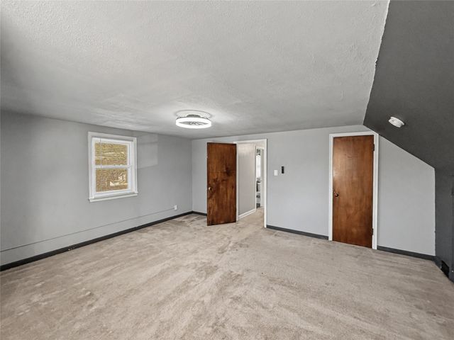 4210 Wakonda Parkway, Des Moines, IA 50315