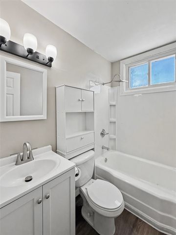 4210 Wakonda Parkway, Des Moines, IA 50315