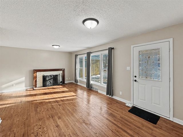 4210 Wakonda Parkway, Des Moines, IA 50315