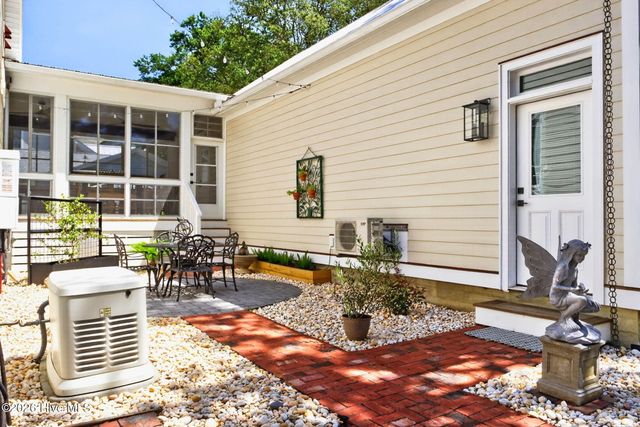 502 W Brown Street, Saint James, NC 28461