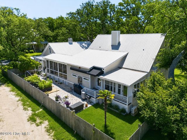 502 W Brown Street, Saint James, NC 28461
